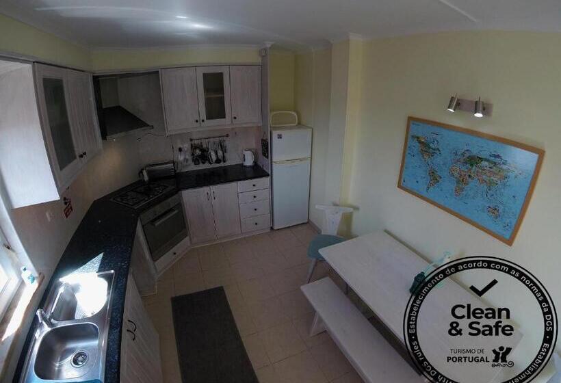 اتاق خانوادگی با سرویس بهداشتی مشترک, Peniche Surf Lodge 1