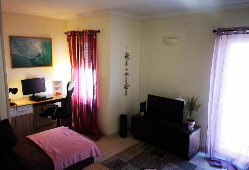 اتاق استاندارد با سرویس بهداشتی مشترک, Peniche Surf Lodge 1