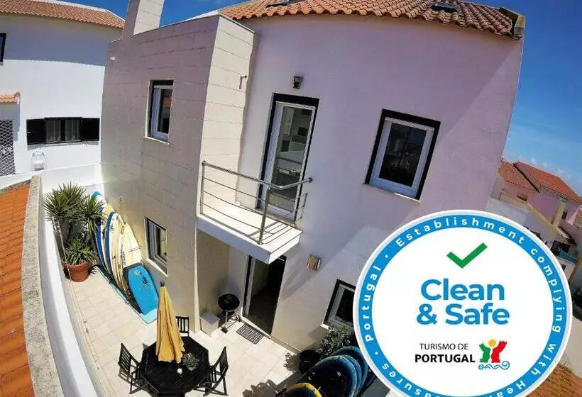 تختخواب در اتاق مشترک, Peniche Surf Lodge 1