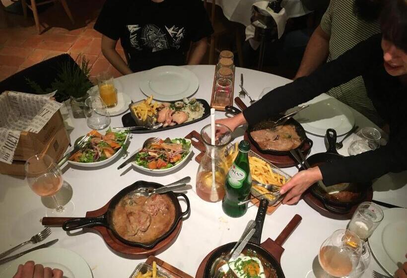 تختخواب در اتاق مشترک, Peniche Surf Lodge 1