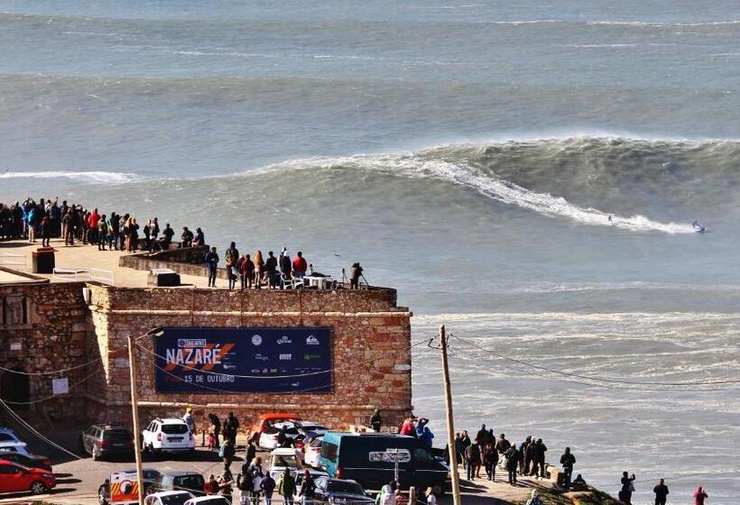 تختخواب در اتاق مشترک, Peniche Surf Lodge 1