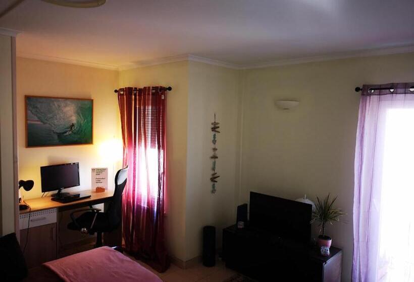 اتاق استاندارد یک نفره, Peniche Surf Lodge 1