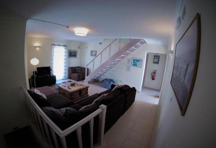 اتاق خانوادگی با سرویس بهداشتی مشترک, Peniche Surf Lodge 1