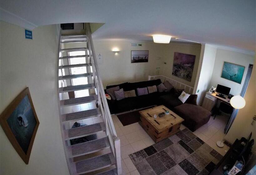 חדר משפחתי חדר אמבטיה משותף, Peniche Surf Lodge 1