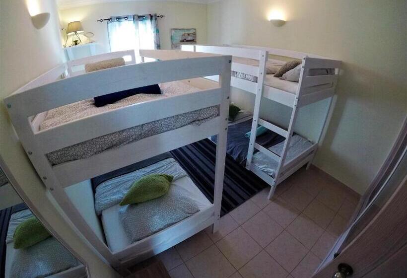 اتاق خانوادگی با سرویس بهداشتی مشترک, Peniche Surf Lodge 1