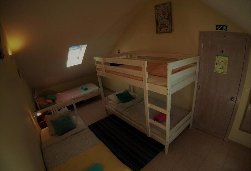 חדר משפחתי חדר אמבטיה משותף, Peniche Surf Lodge 1
