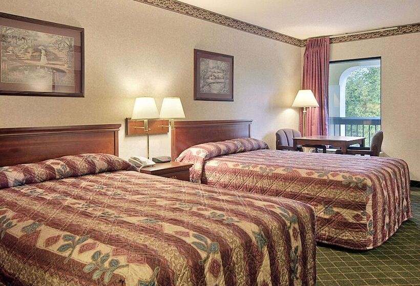 带2个双人床的标准工作室, Super 8 By Wyndham Ruther Glen Kings Dominion Area