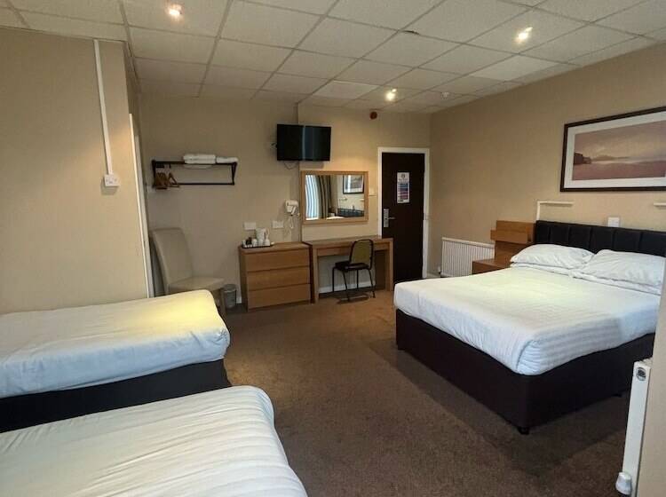 패밀리 룸, The Lawton