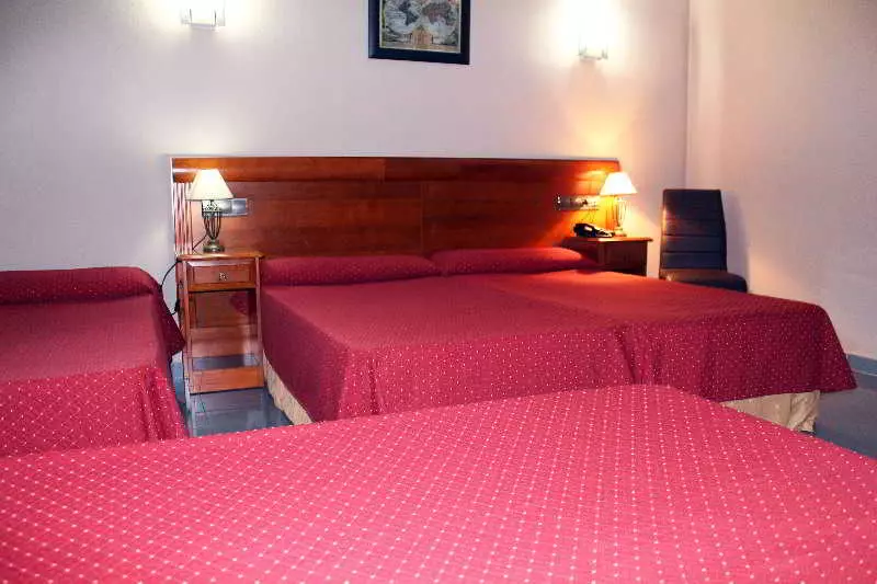 اتاق استاندارد چهار تخته, Valdemoro