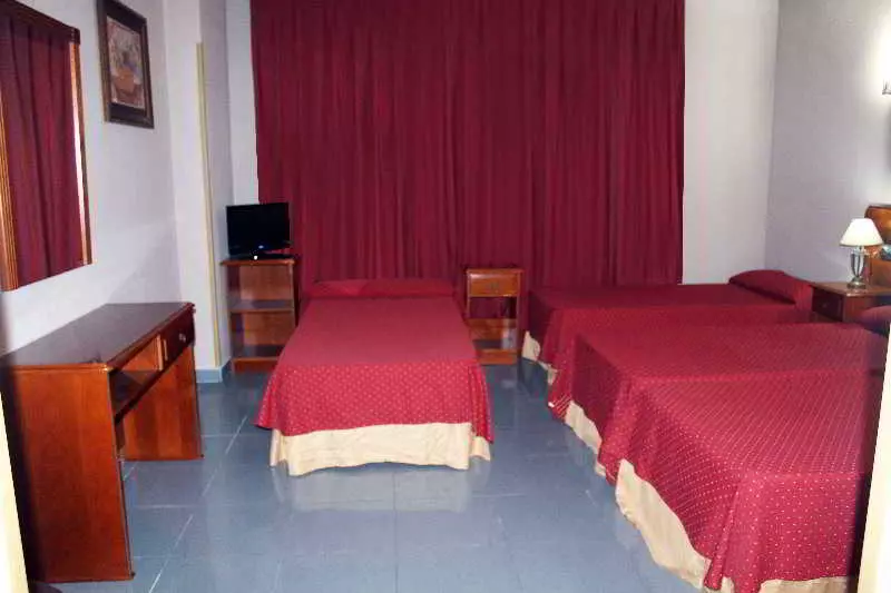 اتاق استاندارد چهار تخته, Valdemoro