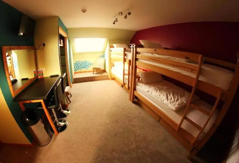 Standard Neljän Hengen Huone, Orcades Hostel