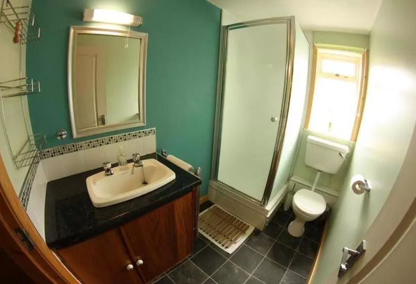 Standard Neljän Hengen Huone, Orcades Hostel