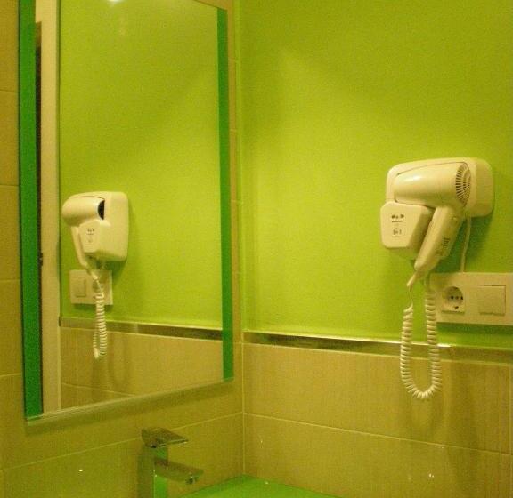 اتاق استاندارد سه نفره, Nest Style Granada