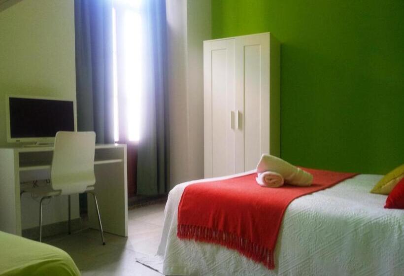 اتاق استاندارد سه نفره, Nest Style Granada