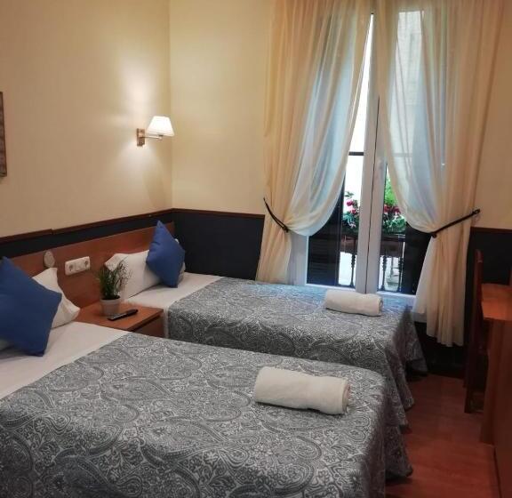 스탠다드 트리픔 룸 공동욕실, Pensión San Jerónimo