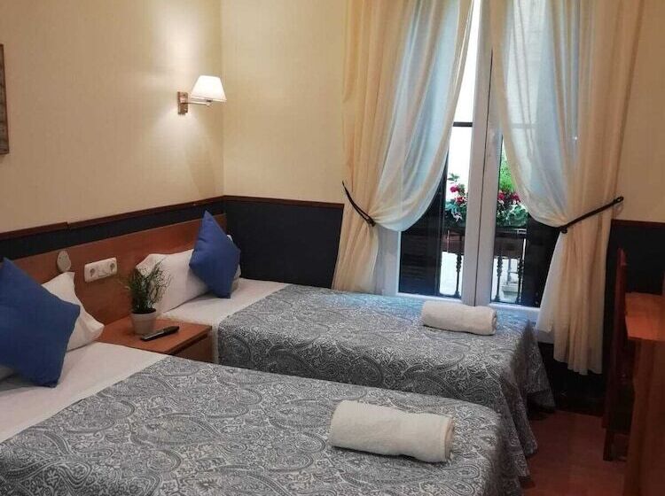 스탠다드 트리픔 룸 공동욕실, Pensión San Jerónimo