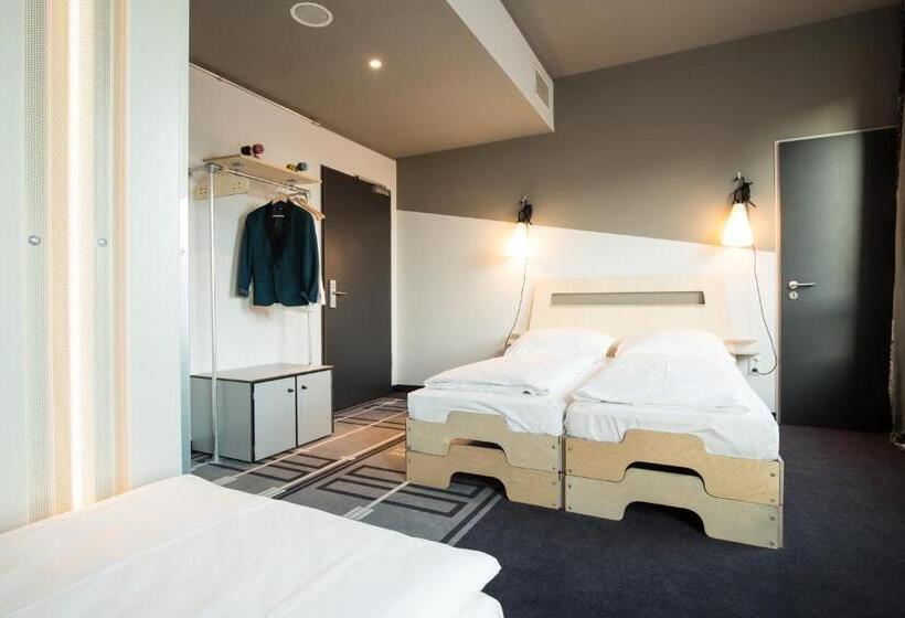 标准三人间, Superbude Hamburg St Georg