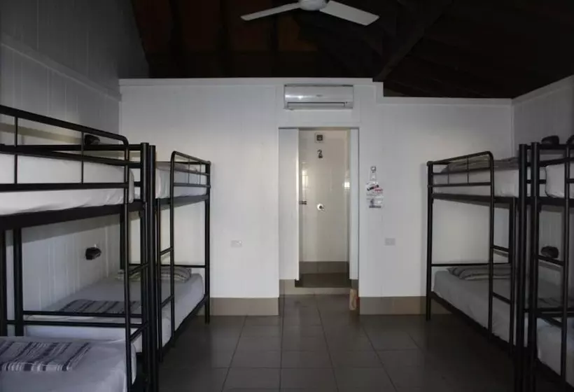 تختخواب در اتاق مشترک, Nomads Airlie Beach