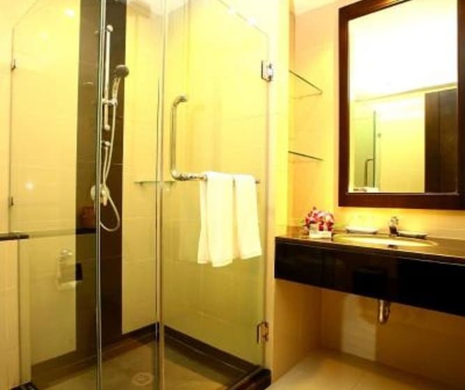 Escritório Estándar, Cape Racha