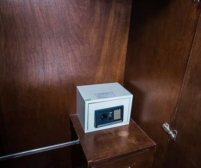 اتاق لوکس با تخت دو نفره بزرگ, Arawana Express Chinatown