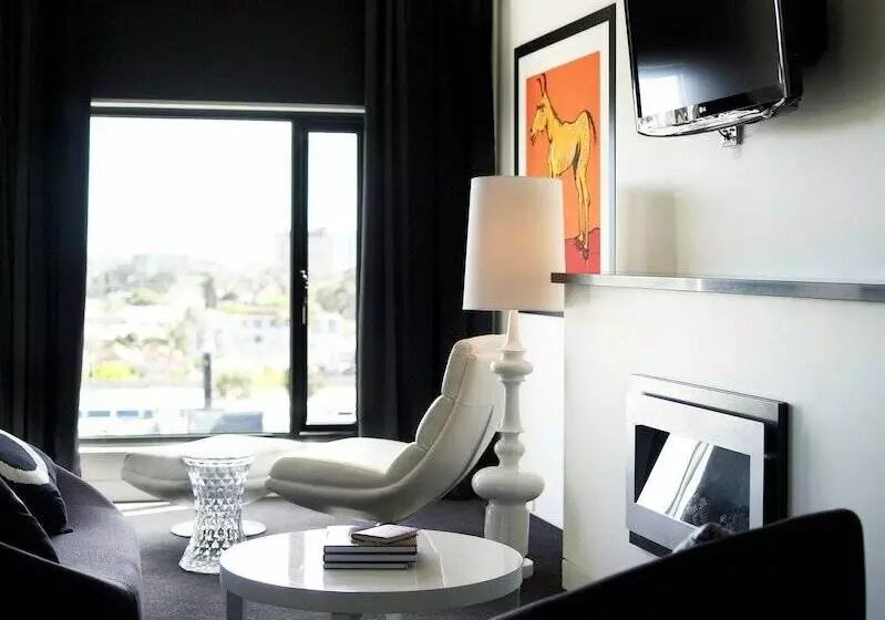 スイート, The Cullen Melbourne   Art Series