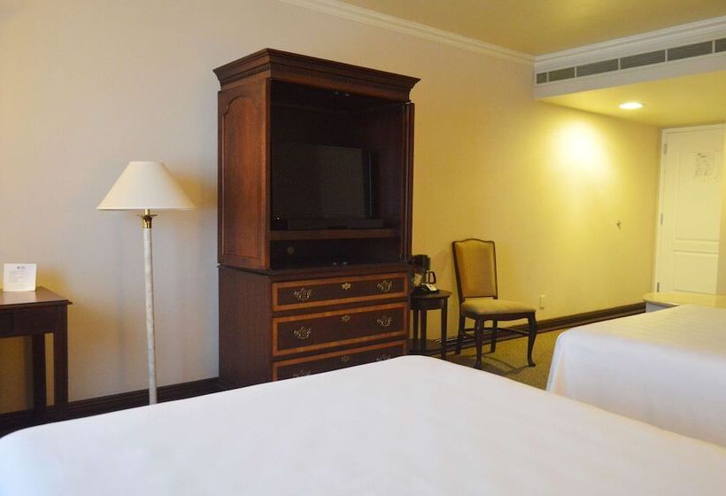 带2个双人床的标准工作室, Best Western Plus Nuevo Laredo Inn & Suites