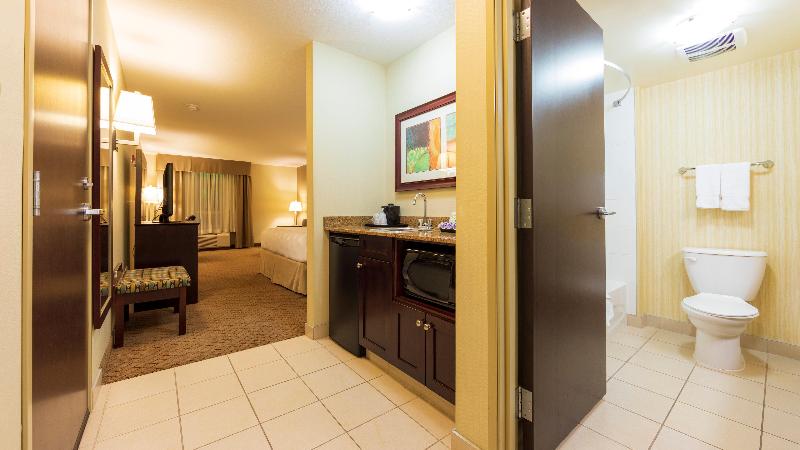キングサイズベッドのスタンダードルーム, Holiday Inn Hotel And Suites Kamloops, An Ihg