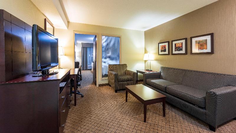 キングサイズベッドのスイートルーム, Holiday Inn Hotel And Suites Kamloops, An Ihg
