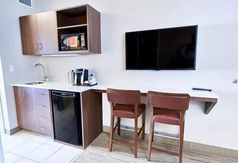 Sviitti, Holiday Inn Express Hotel & Suites Dieppe Airport, An Ihg