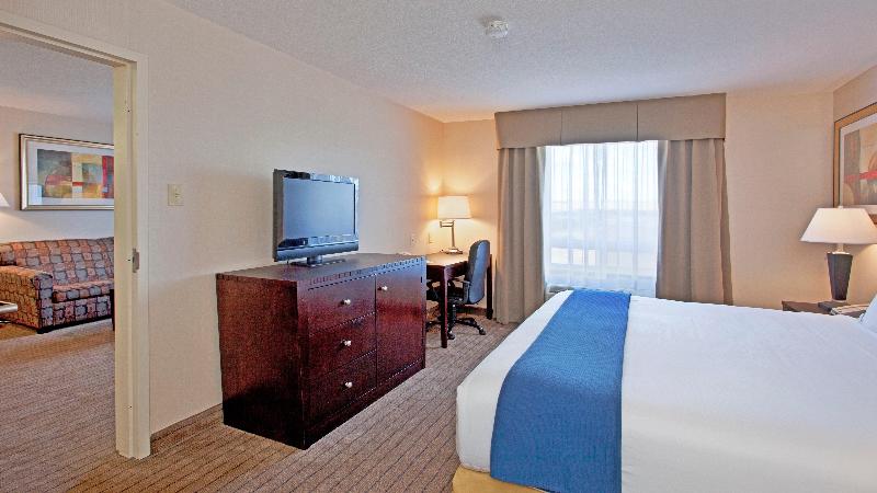 Suite met Kingsize Bed, Holiday Inn Express Hotel & Suites Swift Current, An Ihg
