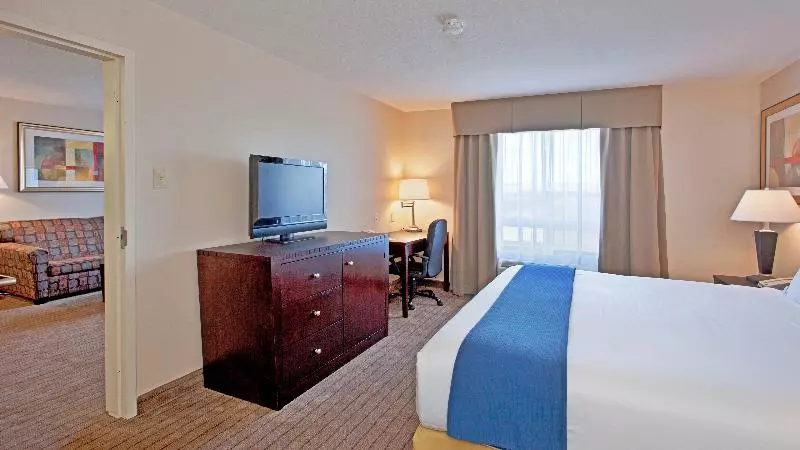 Sviitti King-vuode, Holiday Inn Express Hotel & Suites Swift Current, An Ihg