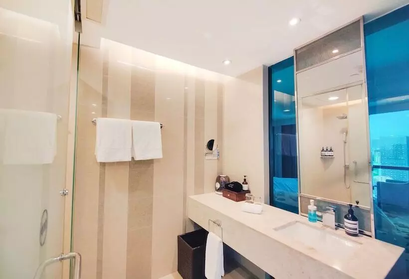 Deluxe-huone, Huaqiang Plaza Hotel Shenzhen, Enjoy Complimentary Afternoon Tea & Mini Bar & Night Snack