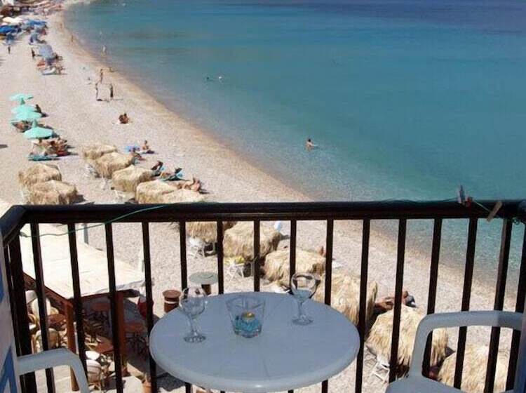 جناح مطلّ علي البحر, Lemos