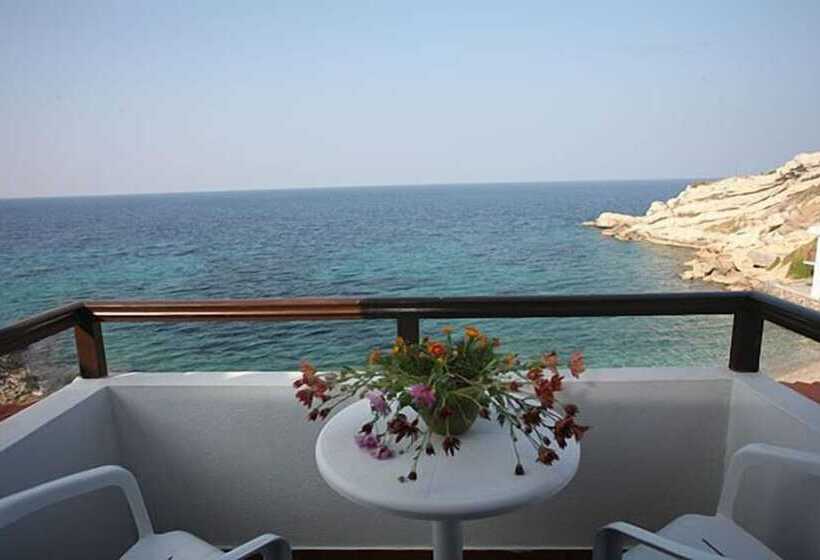 جناح مطلّ علي البحر, Lemos