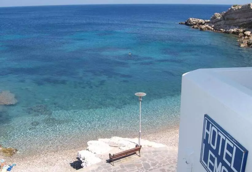Suite Vue Mer, Lemos
