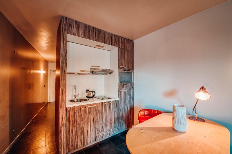 Студия Deluxe, Cowool Cergy