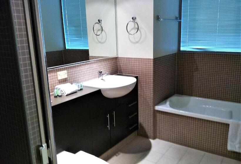 דירת דלוקס 2 חדרי שינה עם נוף לים, The Grand Apartments