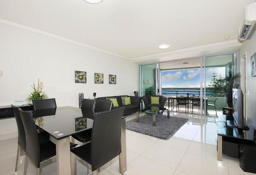 דירת דלוקס 2 חדרי שינה עם נוף לים, The Grand Apartments