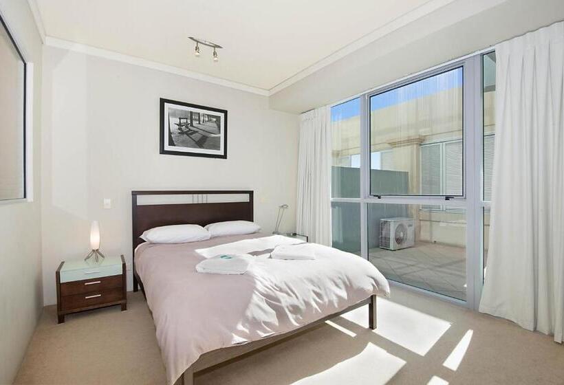 דירת אקזקיוטיב 2 חדרים, The Grand Apartments