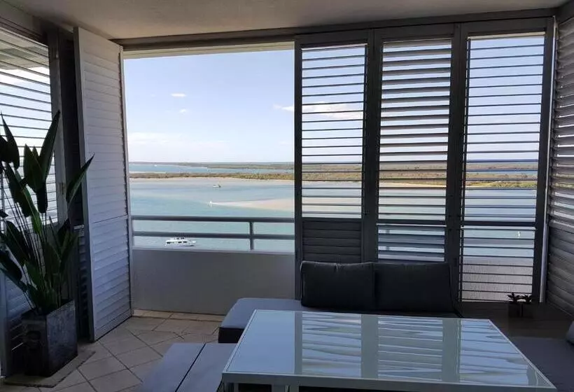 オーシャンビューの３ベッドルームデラックスアパート, The Grand Apartments