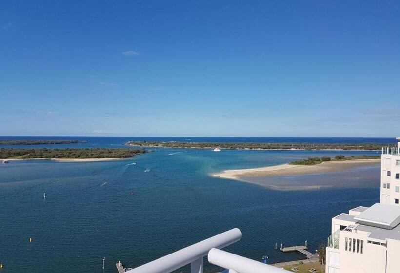 דירת דלוקס חדרי שינה עם נוף לים, The Grand Apartments