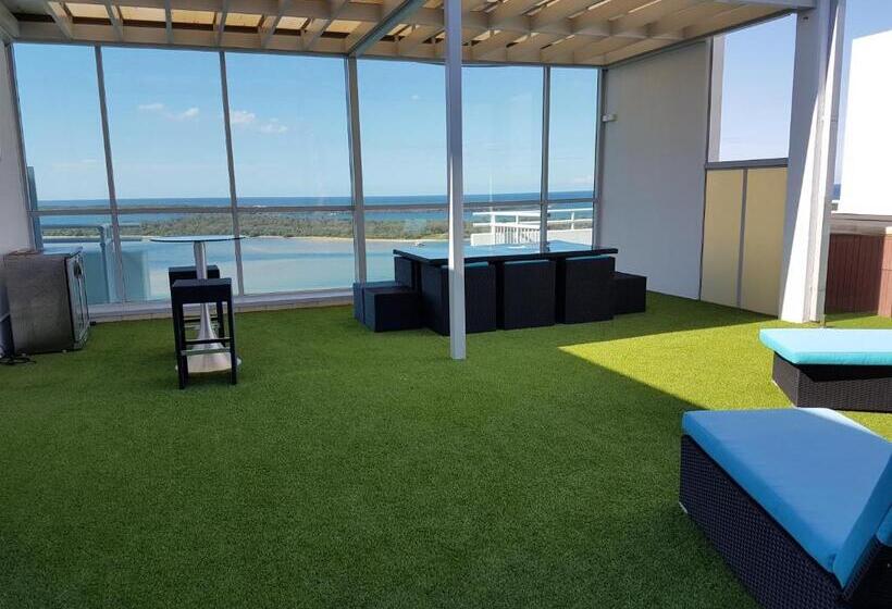 דירת דלוקס חדרי שינה עם נוף לים, The Grand Apartments