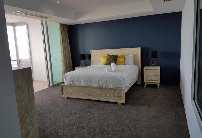 דירת דלוקס חדרי שינה עם נוף לים, The Grand Apartments