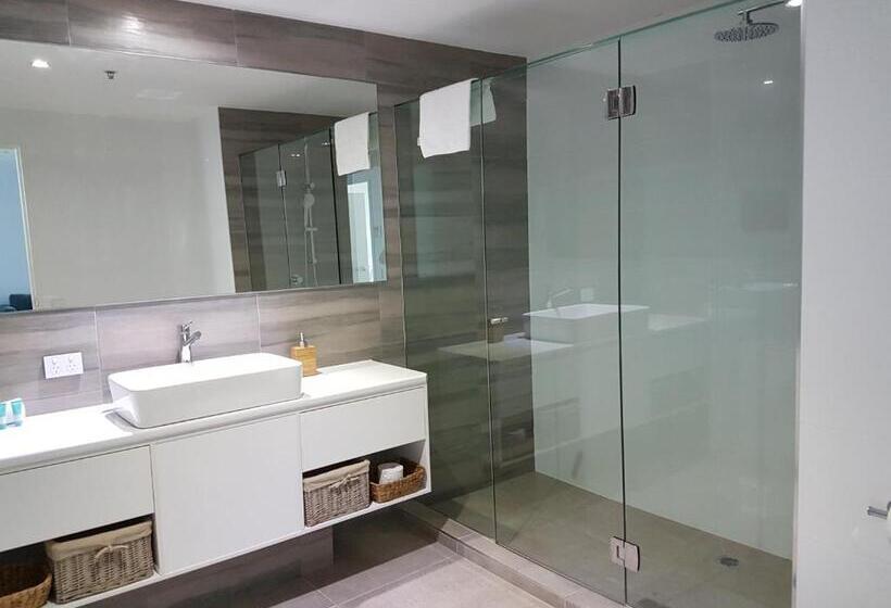 דירת דלוקס חדרי שינה עם נוף לים, The Grand Apartments