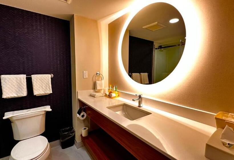 جناح سرير كينج, Newmarket Hotel And Suites