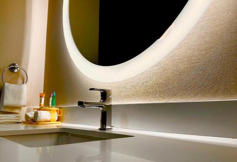 جناح, Newmarket Hotel And Suites