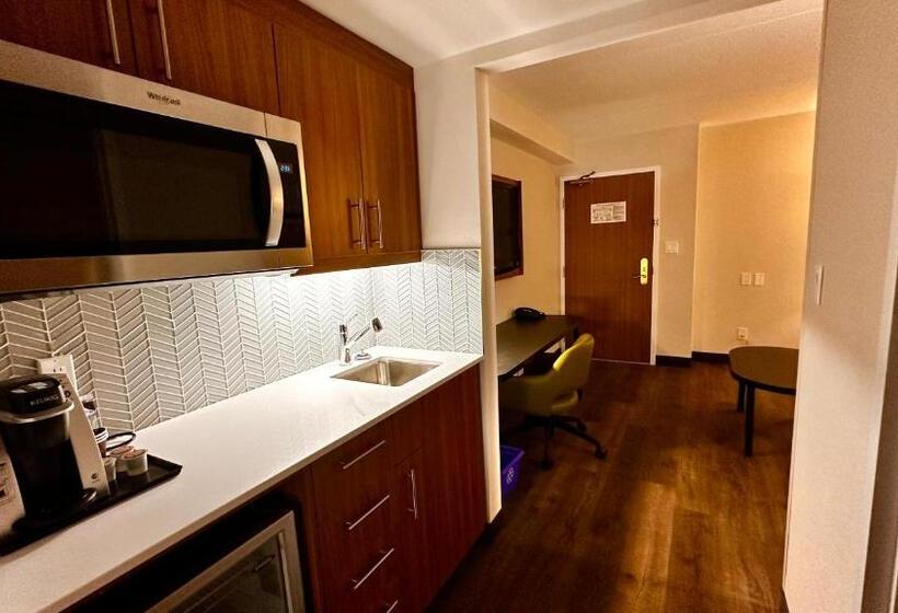 جناح جونيور سرير كينج, Newmarket Hotel And Suites