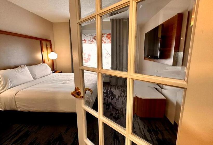 جناح جونيور سرير كينج, Newmarket Hotel And Suites