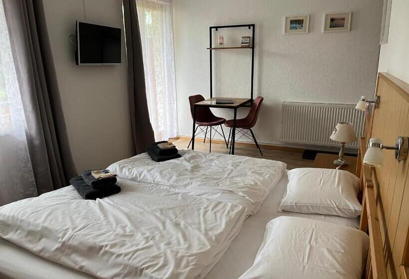 Comfort room with garden view, Pension Kitty