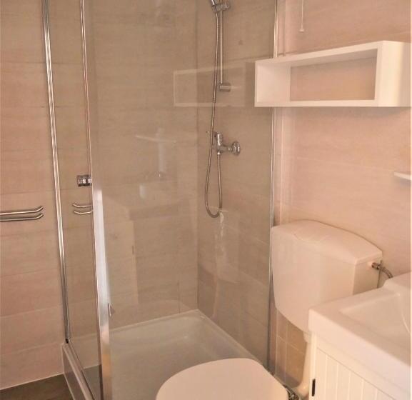 اتاق راحتی سه تخته, Pension Kitty